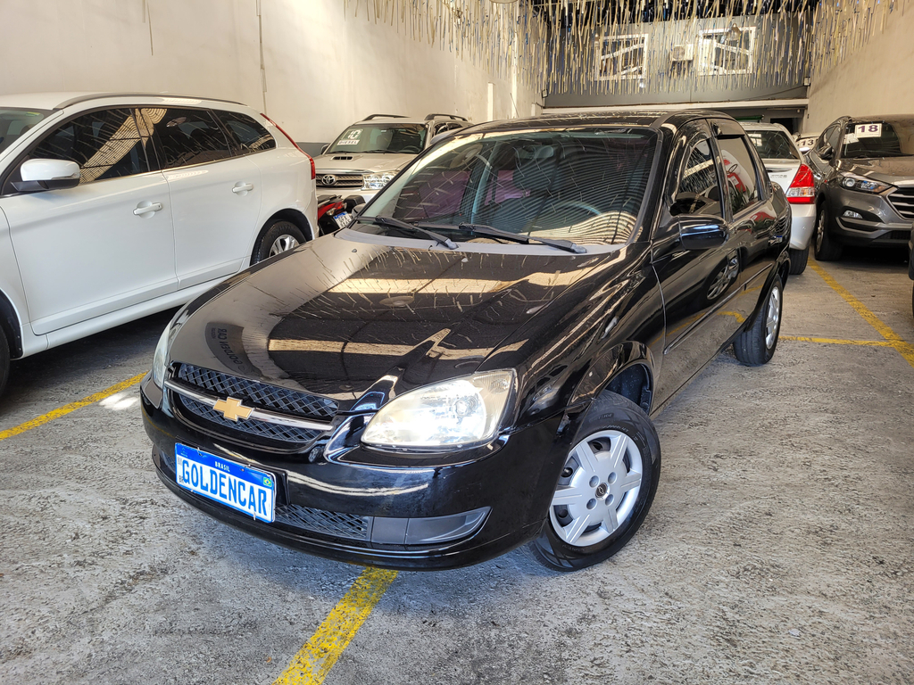 Chevrolet Classic Preto