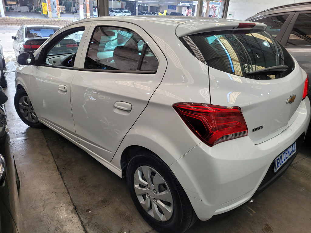 Chevrolet Onix Branco