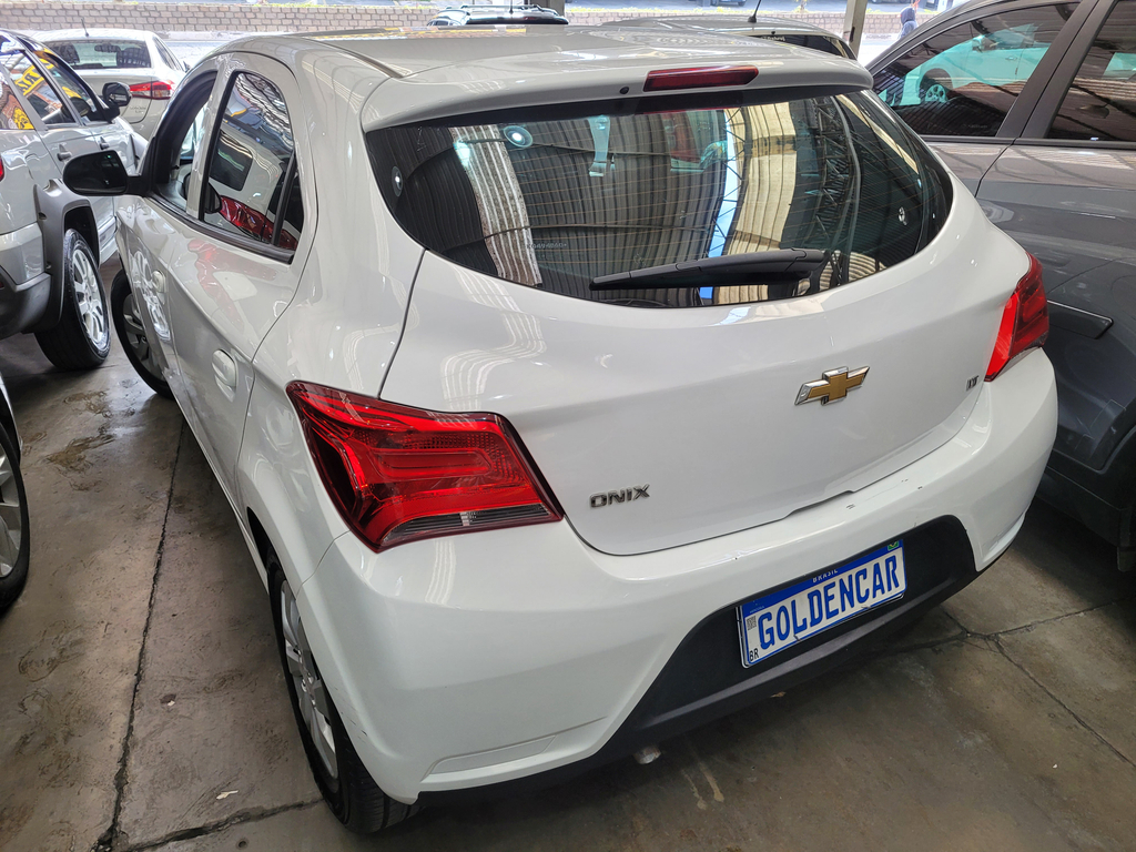 Chevrolet Onix Branco