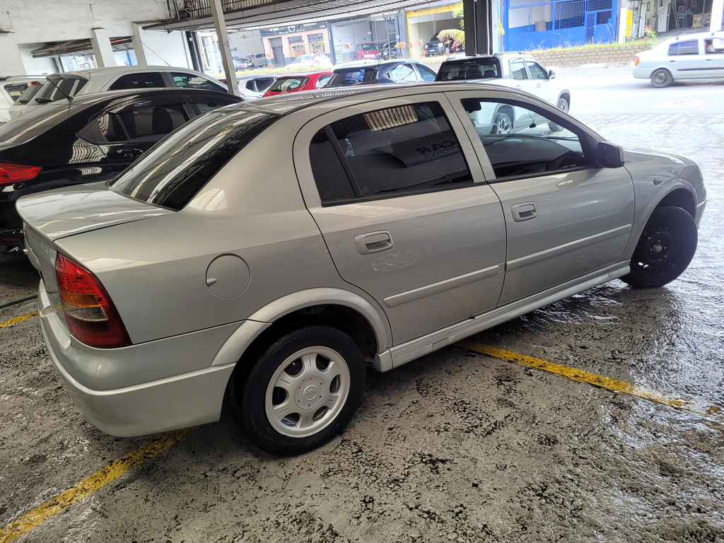 Chevrolet Astra Sedan Prata