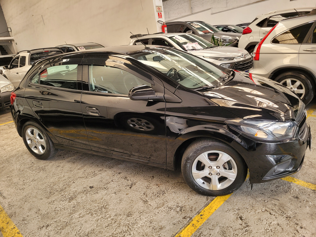 Chevrolet Onix Preto