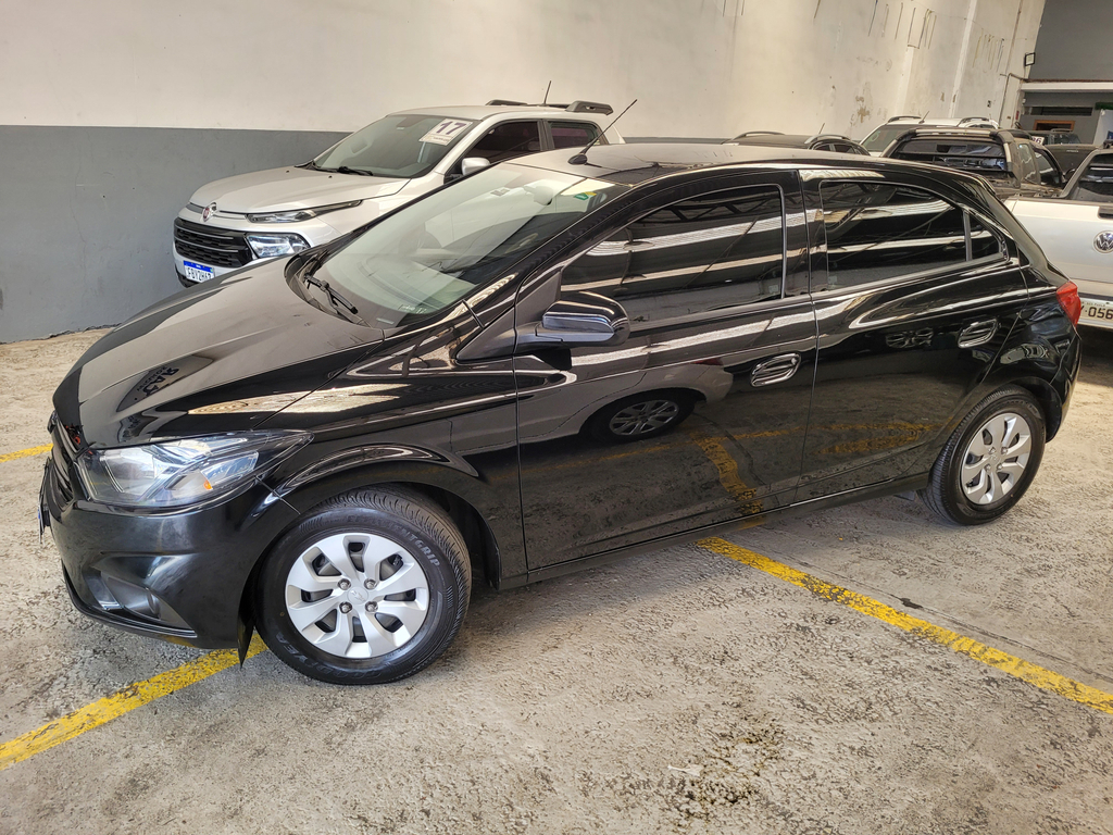 Chevrolet Onix Preto