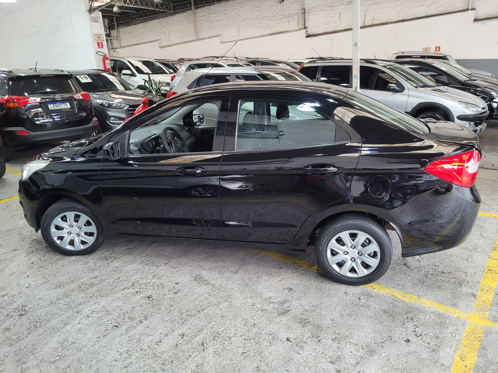 Ford Ka+ Preto