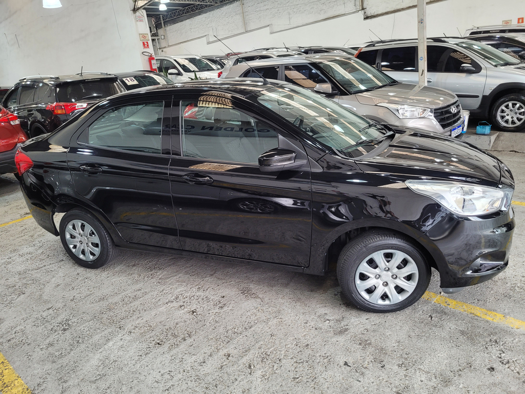 Ford Ka+ Preto