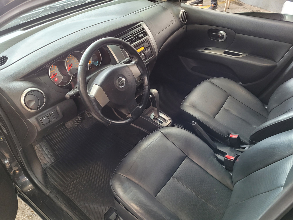 Nissan Grand Livina Preto