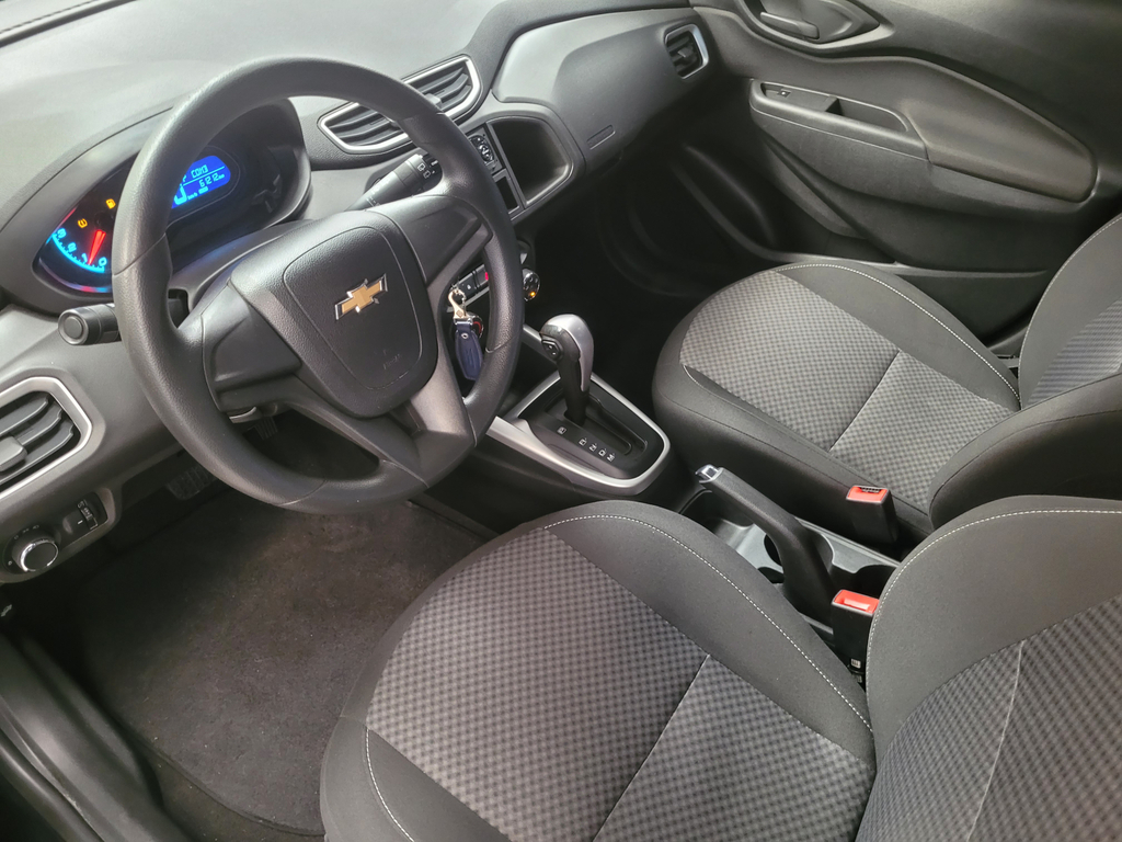 Chevrolet Onix Preto