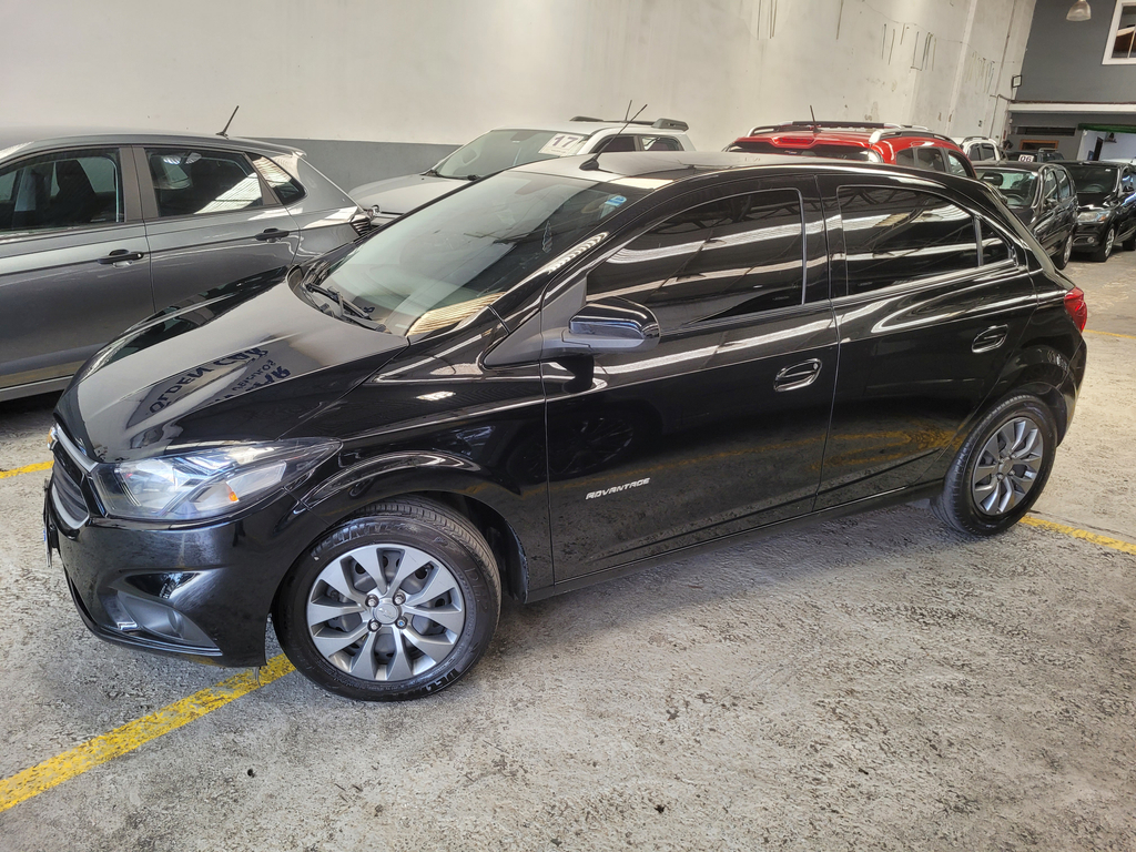 Chevrolet Onix Preto