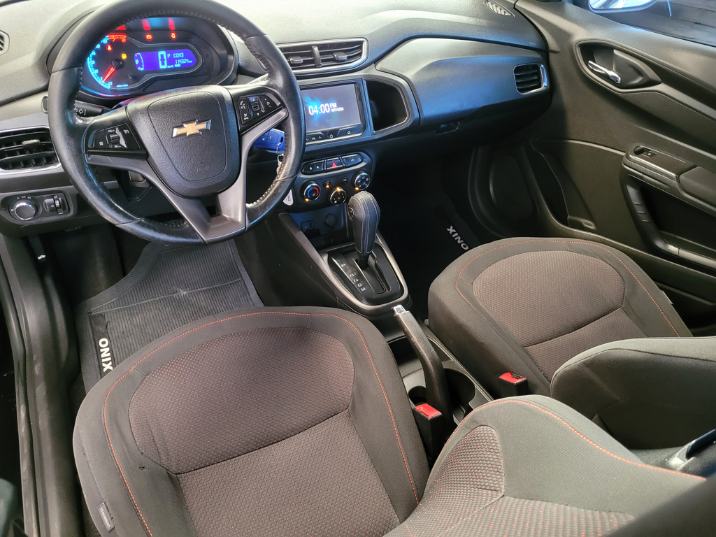 Chevrolet Onix Preto