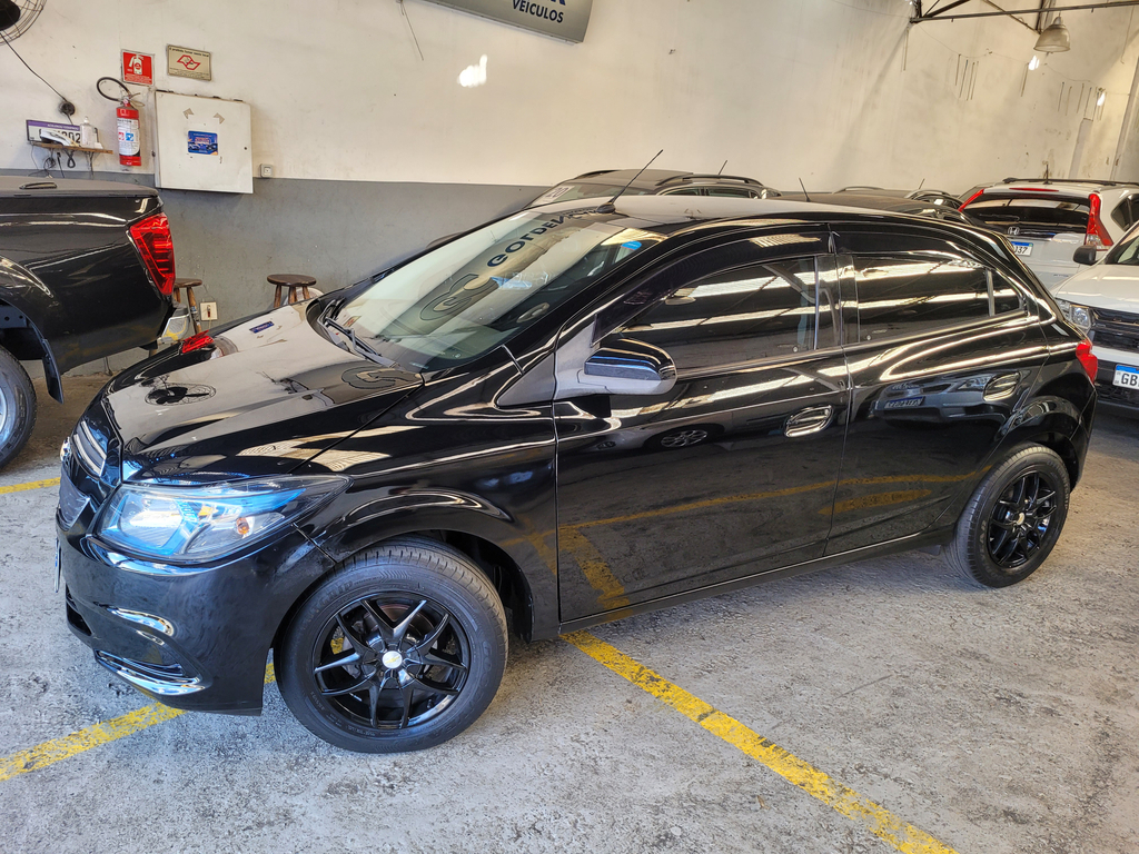 Chevrolet Onix Preto