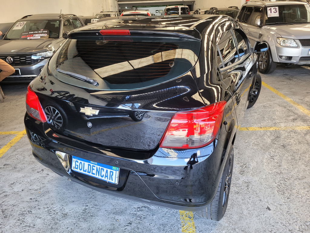 Chevrolet Onix Preto