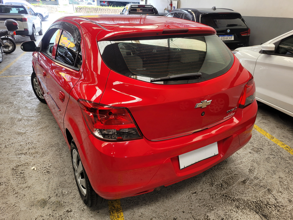 Chevrolet Onix Vermelho