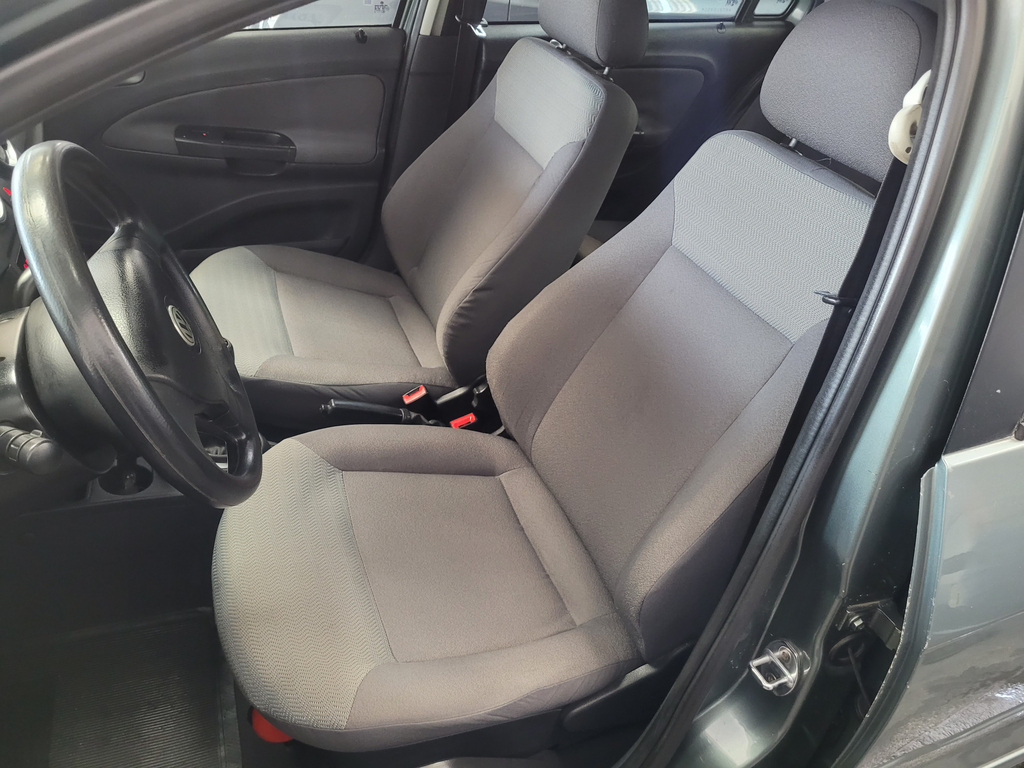 Volkswagen Voyage Cinza