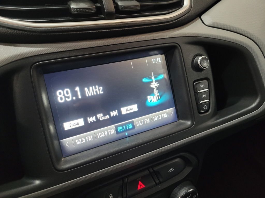 Chevrolet Onix Cinza