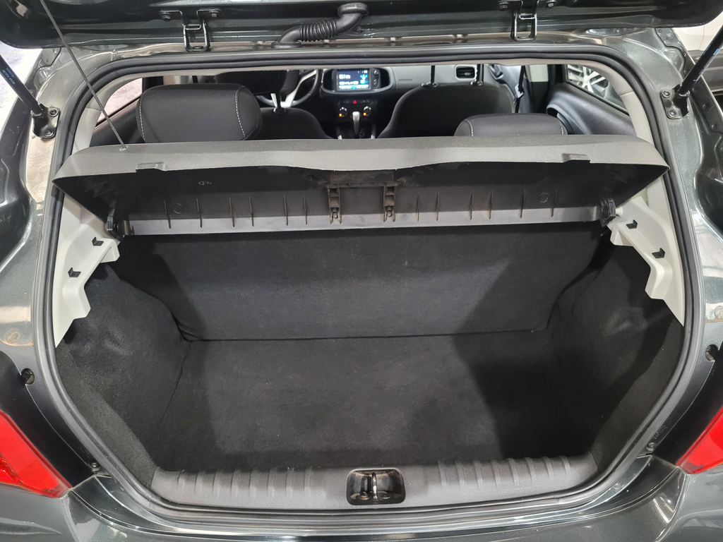 Chevrolet Onix Cinza