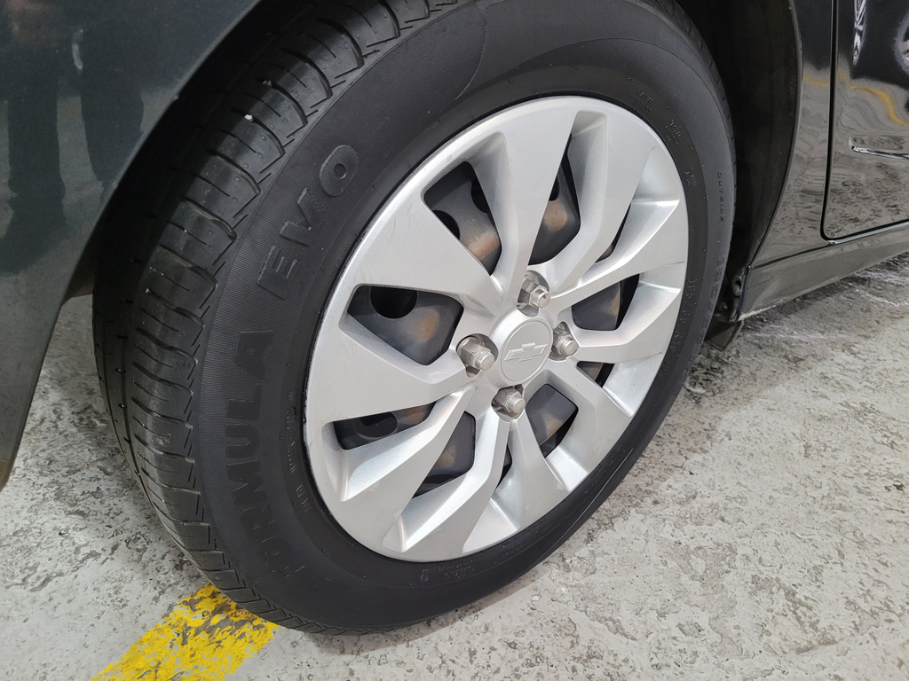 Chevrolet Onix Cinza