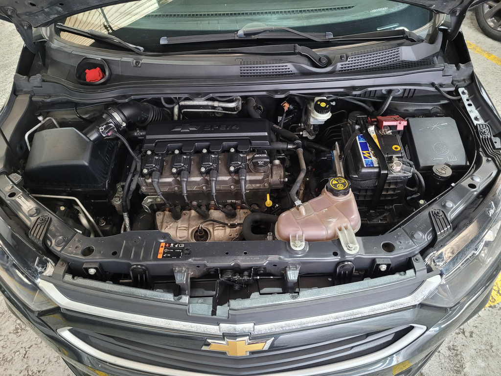 Chevrolet Onix Cinza