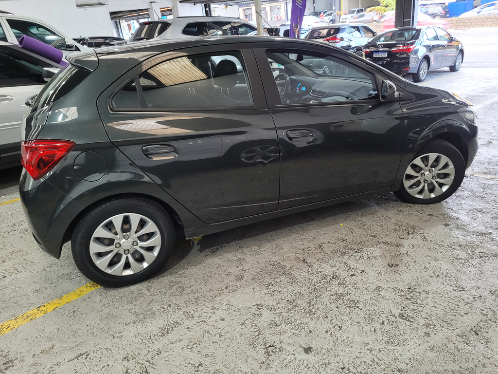 Chevrolet Onix Cinza