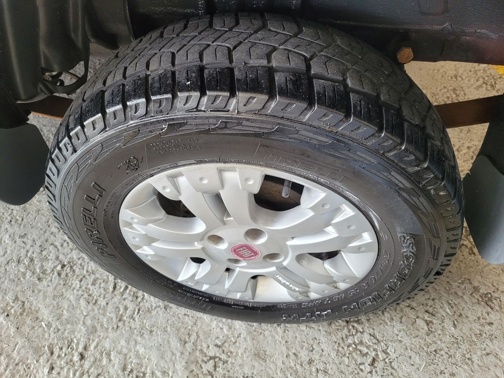 Fiat Strada Vermelho