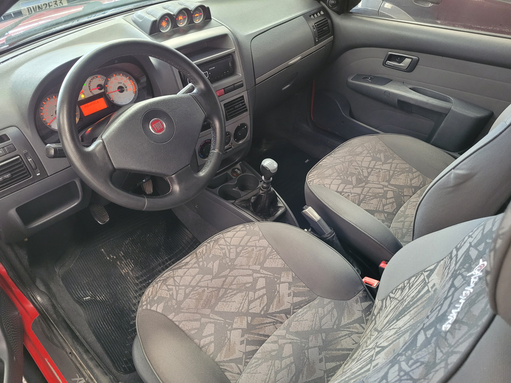 Fiat Strada Vermelho