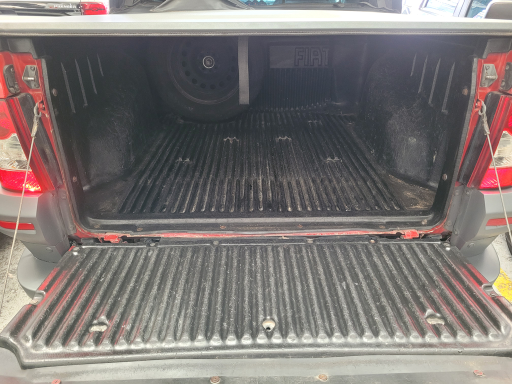 Fiat Strada Vermelho