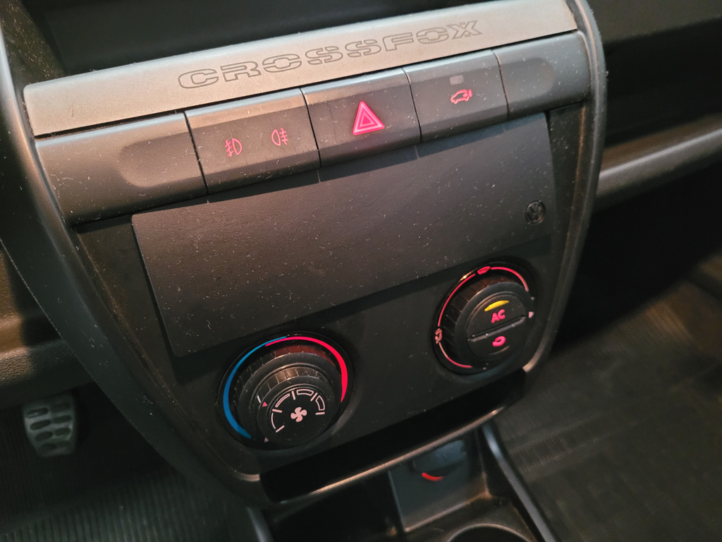 Volkswagen CrossFox Prata