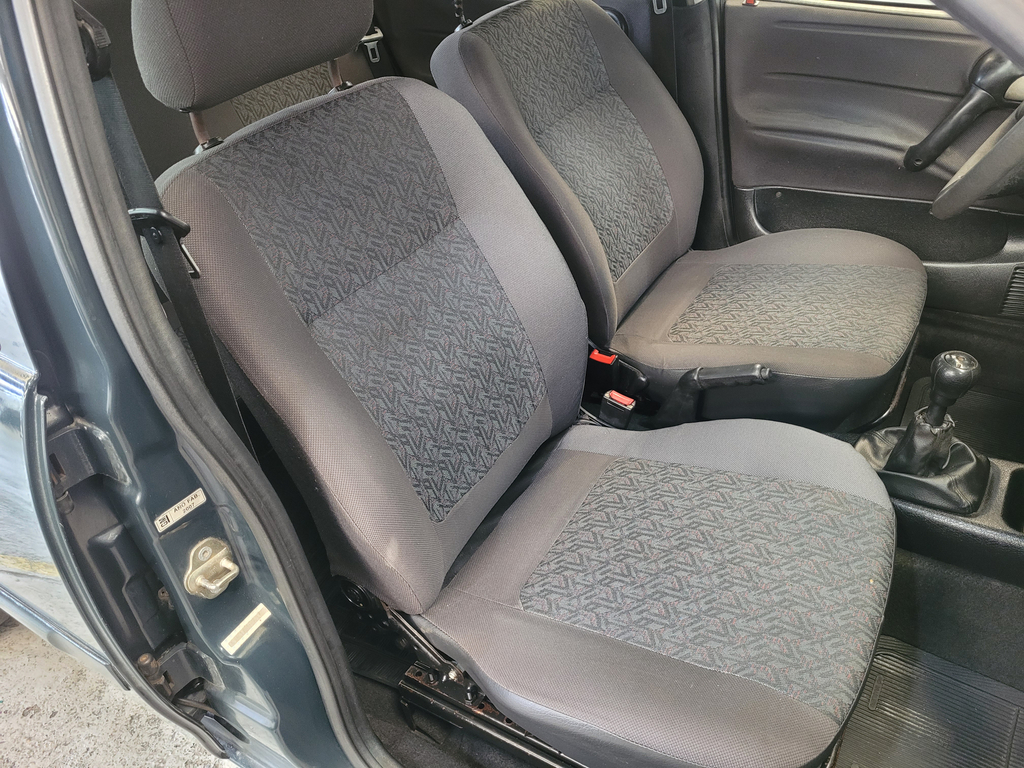 Chevrolet Classic Cinza