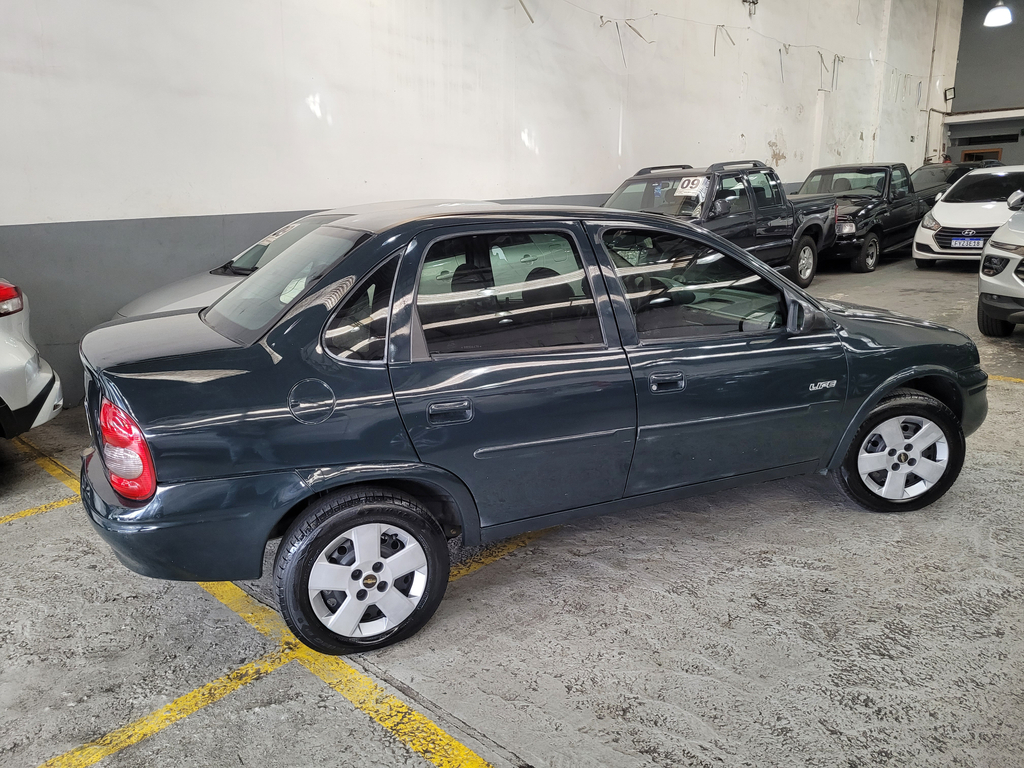 Chevrolet Classic Cinza