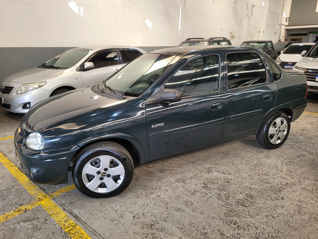Chevrolet Classic Cinza