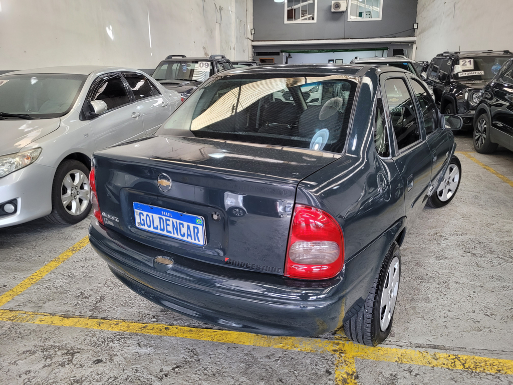 Chevrolet Classic Cinza
