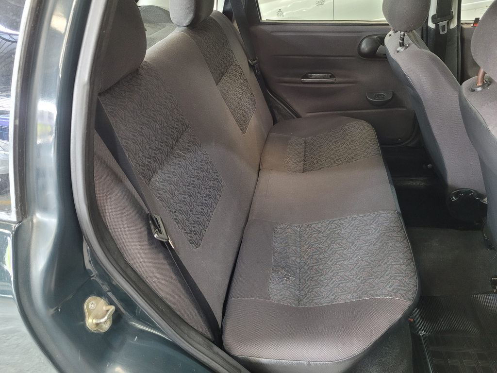 Chevrolet Classic Cinza