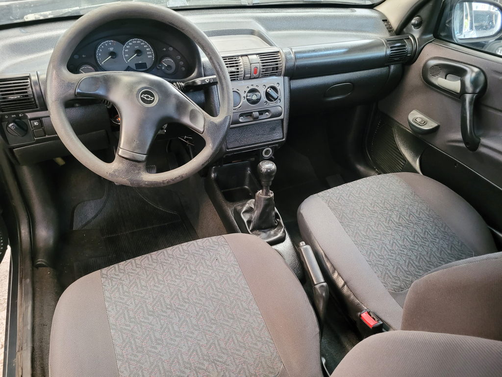Chevrolet Classic Cinza