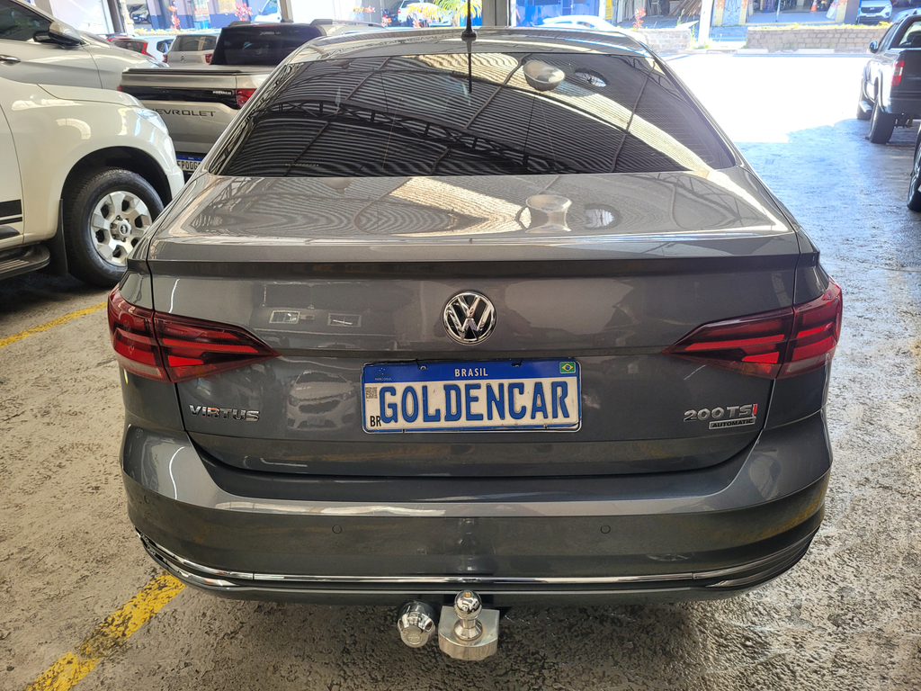 Volkswagen Virtus Cinza
