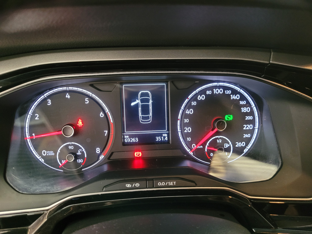 Volkswagen Virtus Cinza