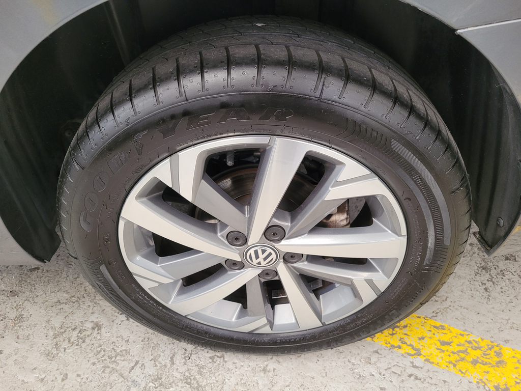 Volkswagen Virtus Cinza