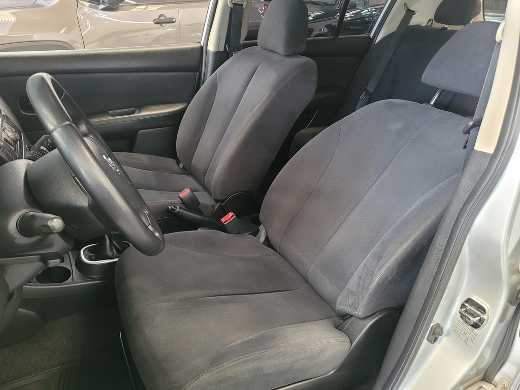Nissan Tiida Prata