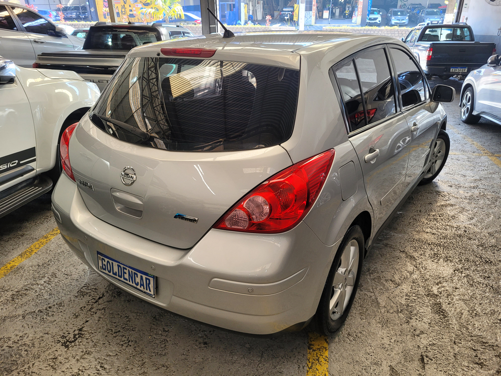 Nissan Tiida Prata