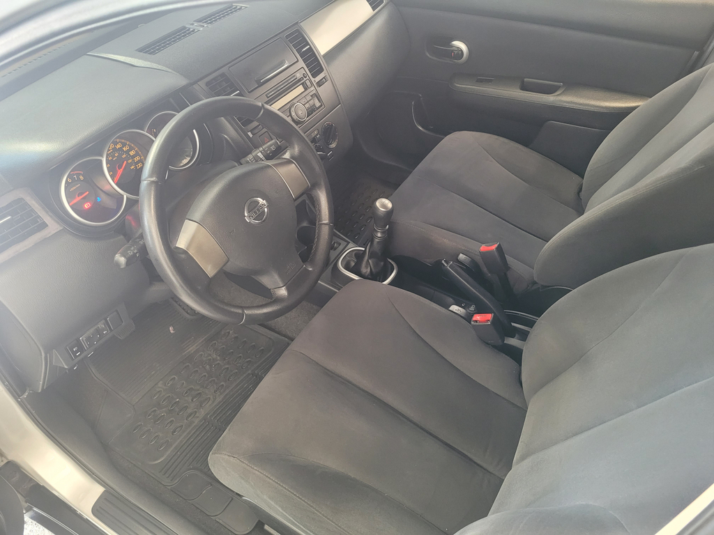 Nissan Tiida Prata