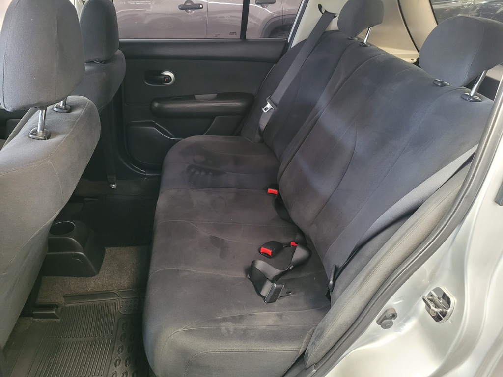 Nissan Tiida Prata