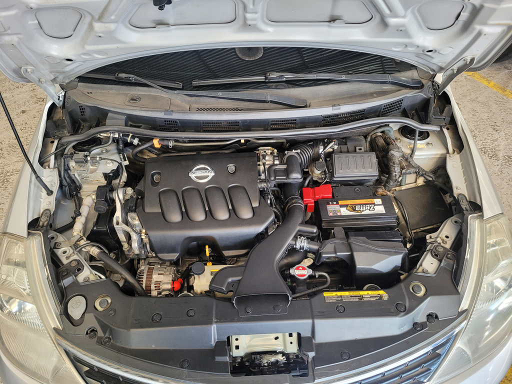Nissan Tiida Prata
