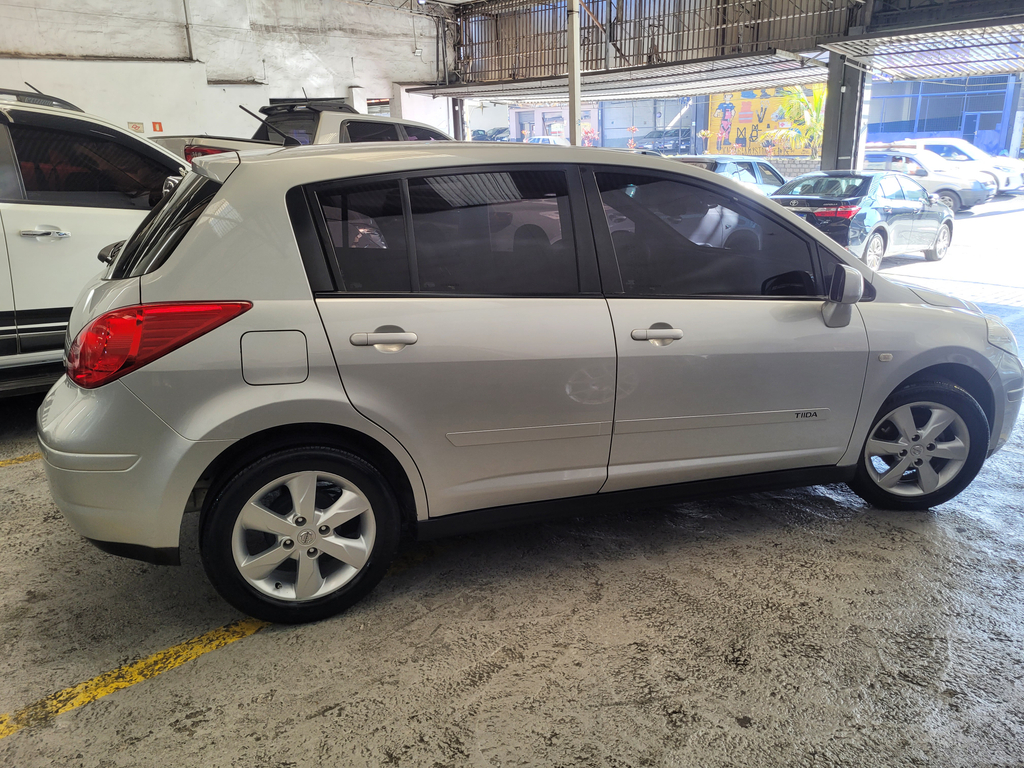 Nissan Tiida Prata