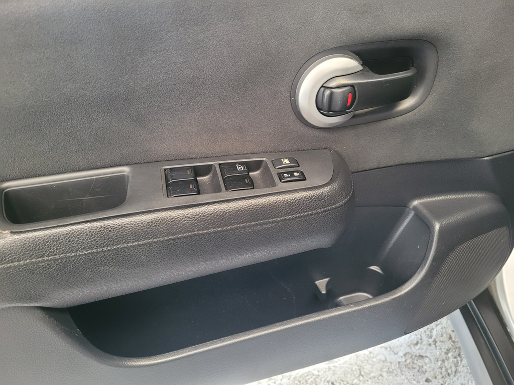 Nissan Tiida Prata