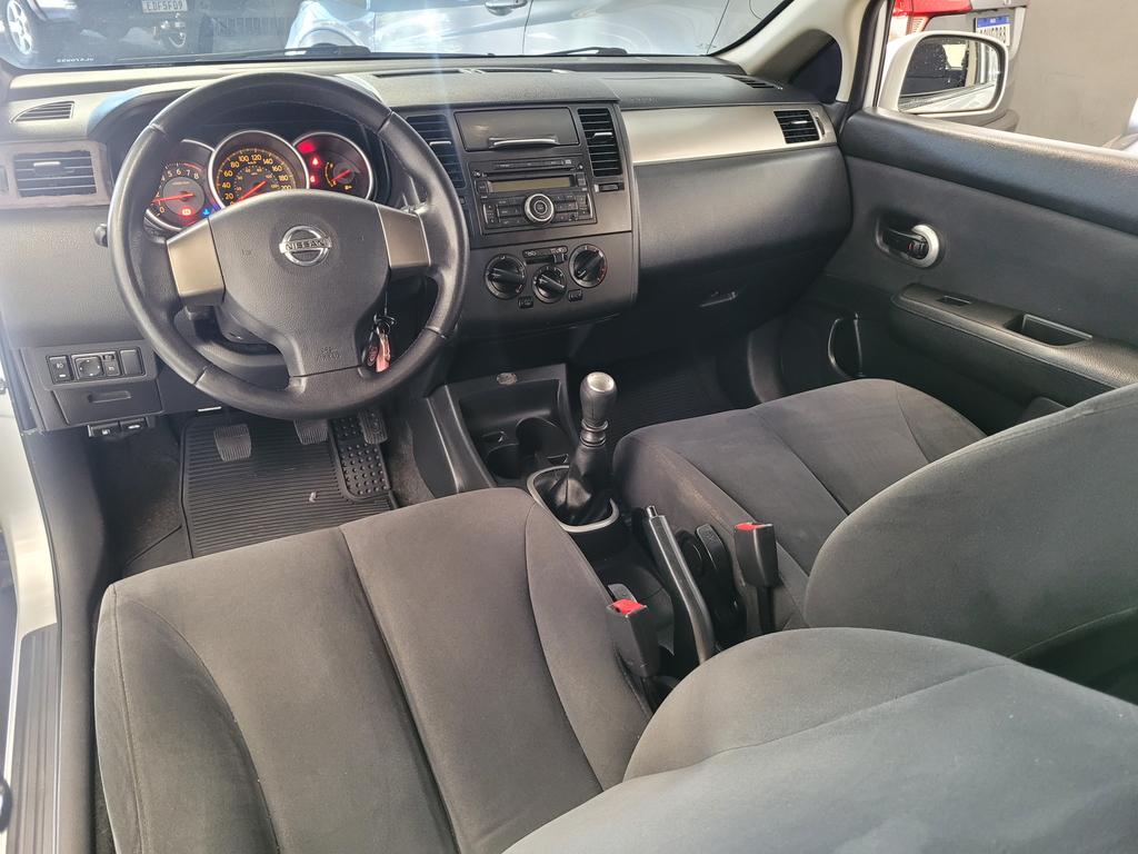 Nissan Tiida Prata