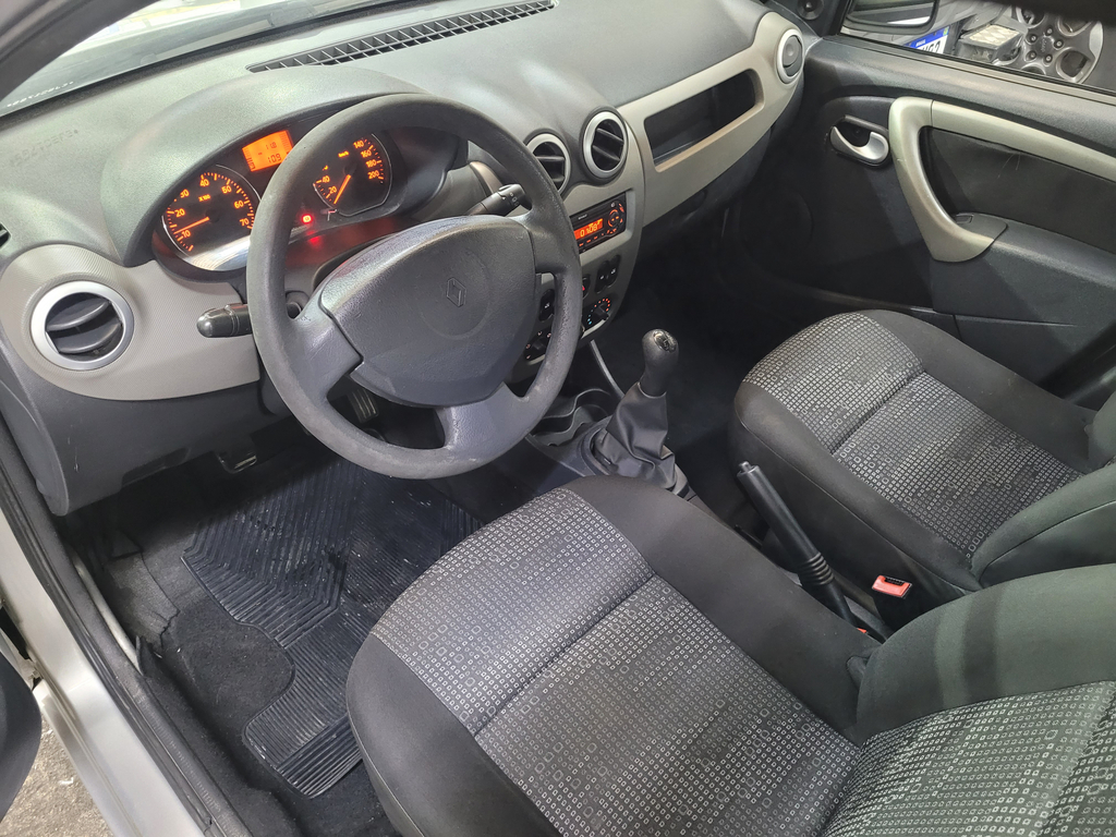Renault Sandero Prata