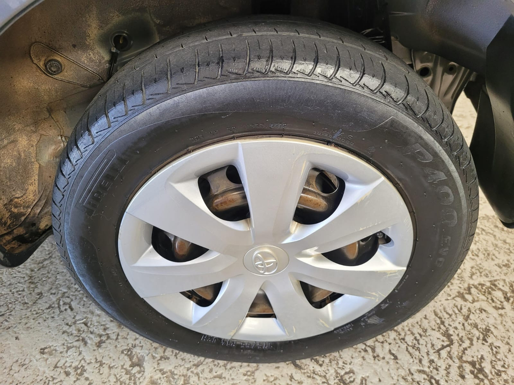 Toyota Etios Hatch Cinza