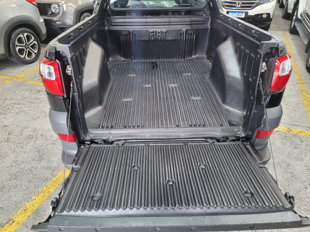 Fiat Strada Preto