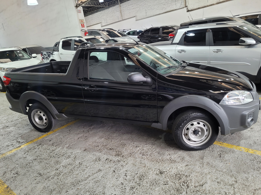 Fiat Strada Preto