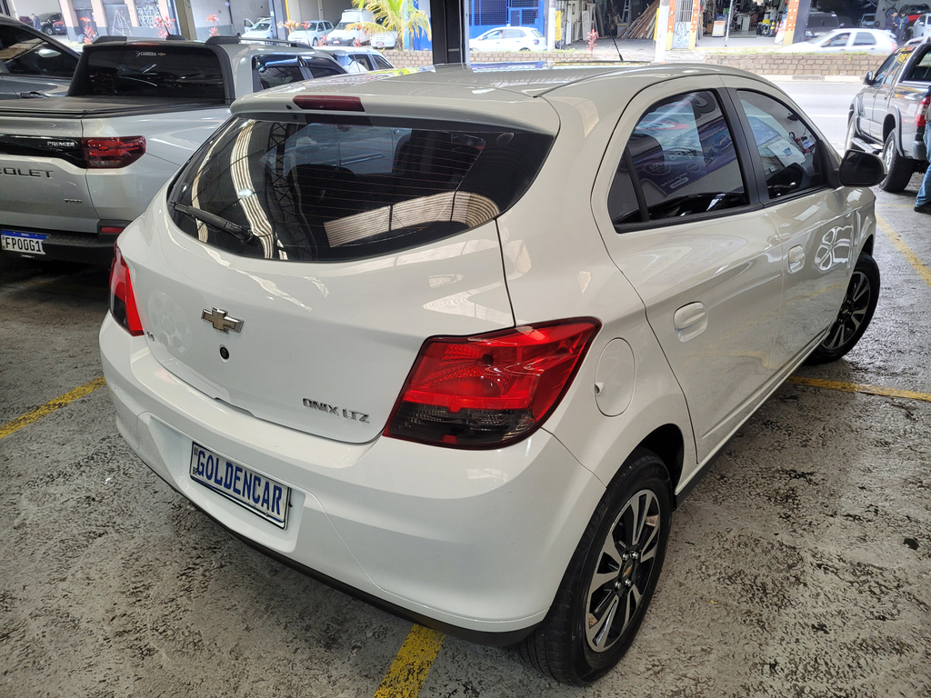Chevrolet Onix Branco