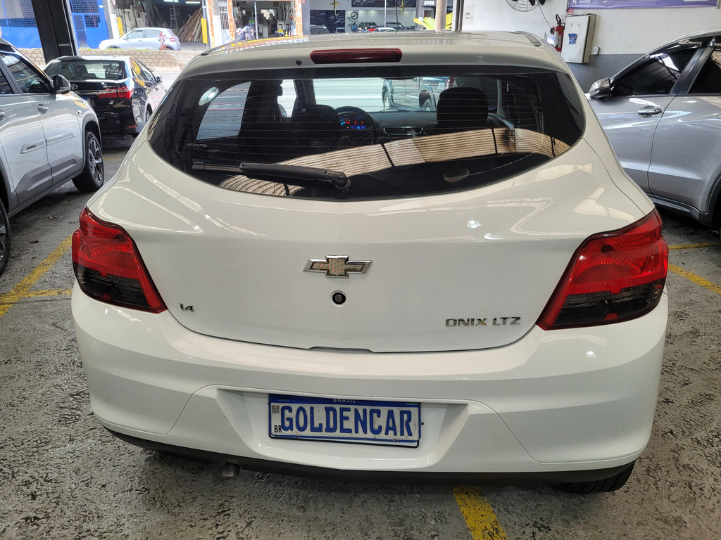 Chevrolet Onix Branco