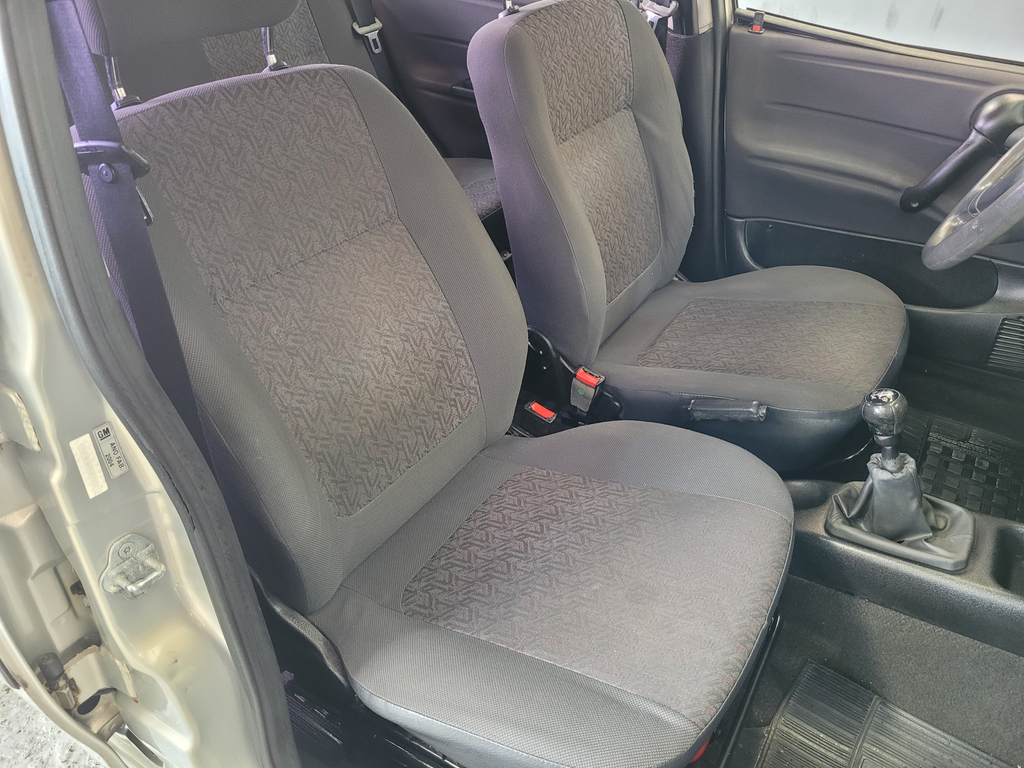 Chevrolet Classic Bege