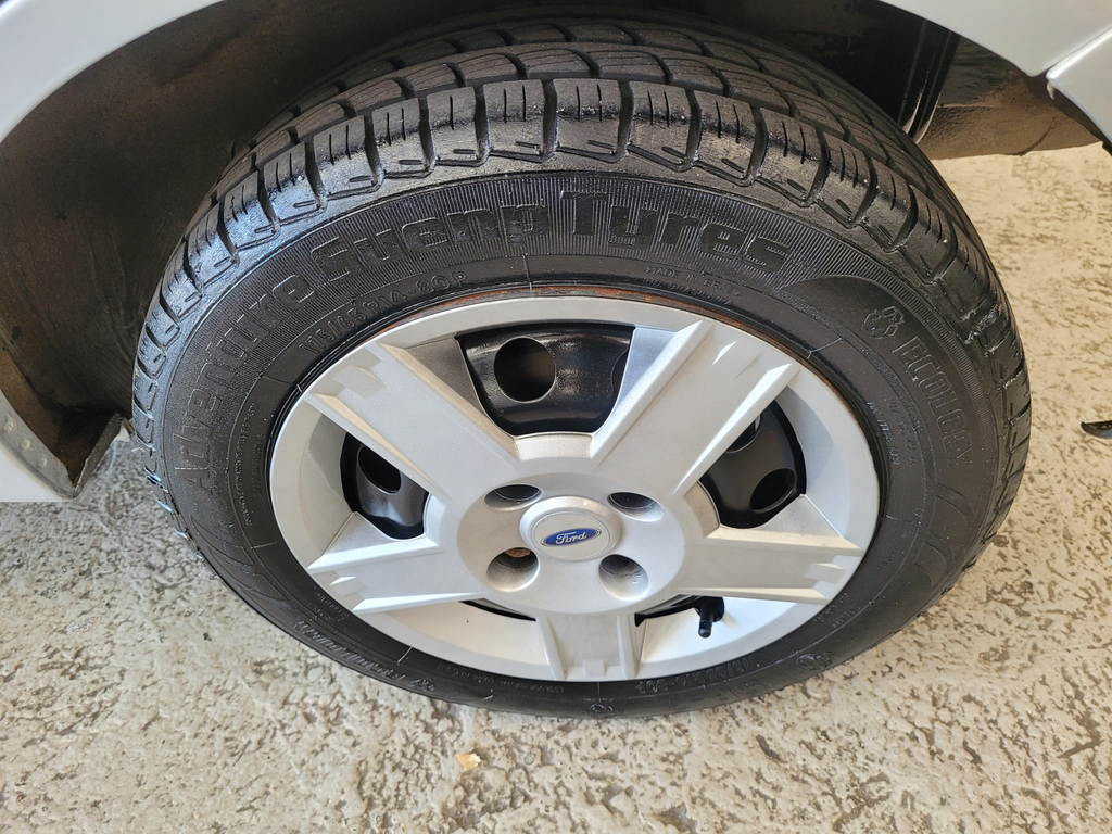 Ford Fiesta Hatch Prata